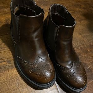 Brogue style Chelsea boot size 6